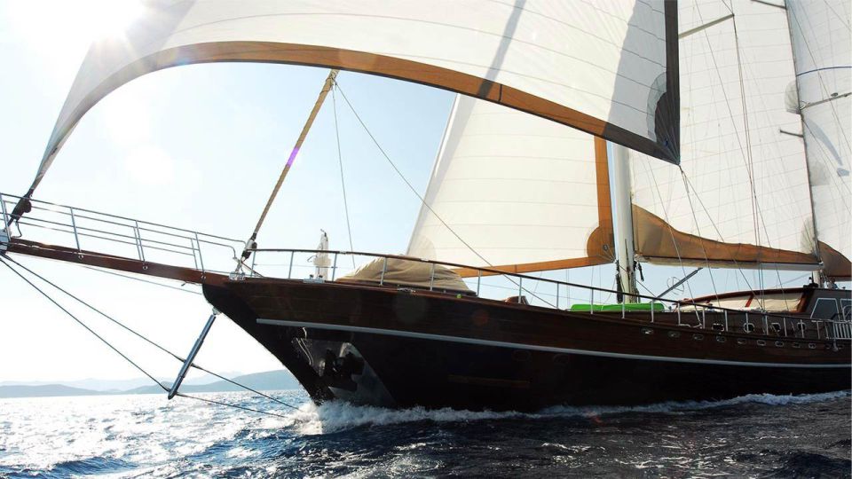 Deluxe Gulet 6 Cabins – 12 Guests