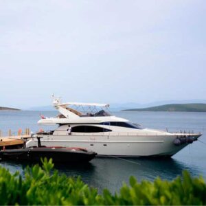 Deluxe Motoryacht 3 Cabins – 6 Guests