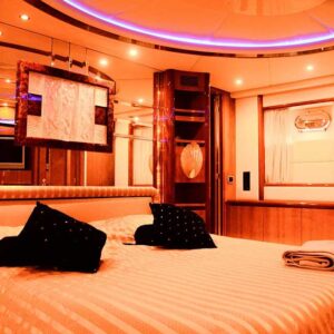 Deluxe Motoryacht 3 Cabins – 6 Guests