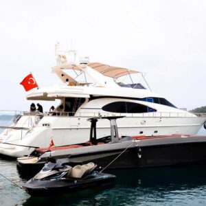 Deluxe Motoryacht 3 Cabins – 6 Guests