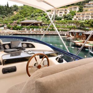 Deluxe Motoryacht 3 Cabins – 6 Guests