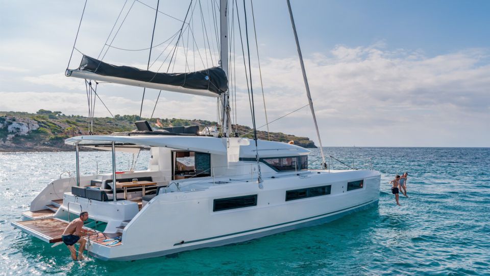Lagoon Catamaran 6 Cabins – 12 Guests