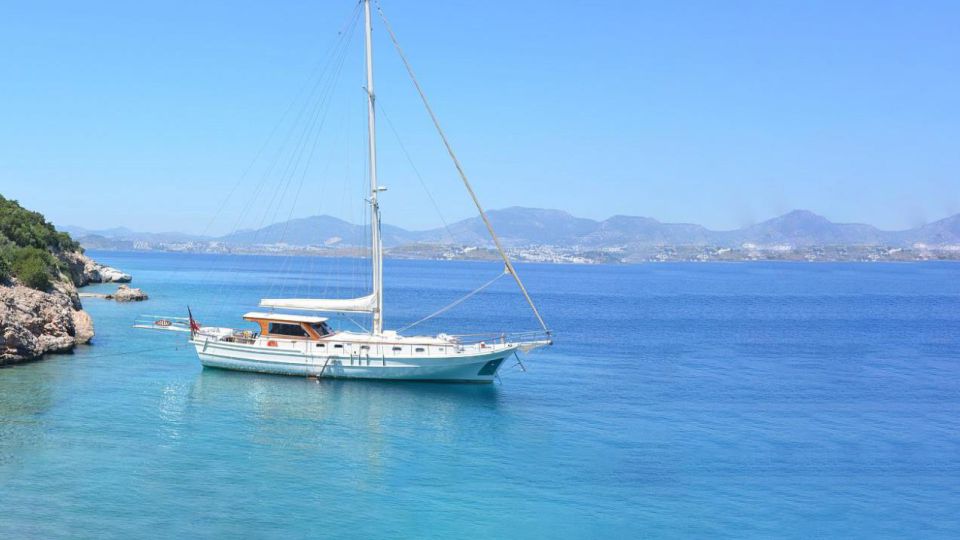 Luxury Gulet 2 Cabins – 4 Guests