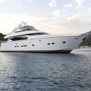 Luxury Motoryacht 3 Cabins – 6 Guests
