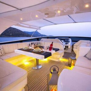Luxury Motoryacht 3 Cabins – 6 Guests