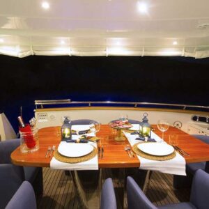 Luxury Motoryacht 3 Cabins – 6 Guests