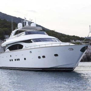 Luxury Motoryacht 3 Cabins – 6 Guests