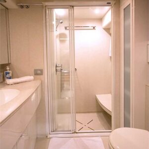 Luxury Motoryacht 3 Cabins – 6 Guests