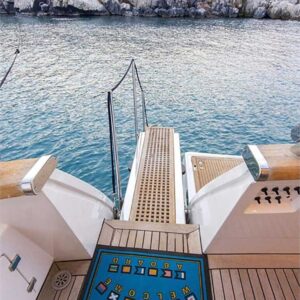 Luxury Motoryacht 3 Cabins – 6 Guests
