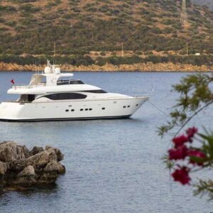 Luxury Motoryacht 3 Cabins – 6 Guests