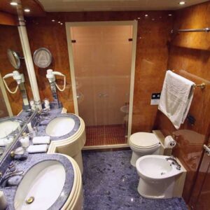 Luxury Motoryacht 4 Cabins – 8 Guests