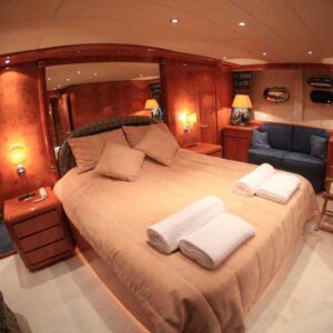 Luxury Motoryacht 4 Cabins – 8 Guests