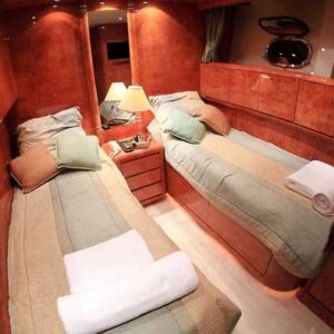 Luxury Motoryacht 4 Cabins – 8 Guests