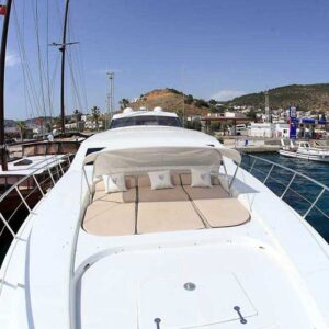 Luxury Motoryacht 4 Cabins – 8 Guests
