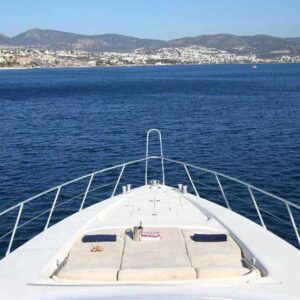 Luxury Motoryacht 4 Cabins – 8 Guests
