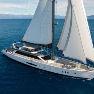 Motosailer Deluxe 5 Cabins – 10 Guests