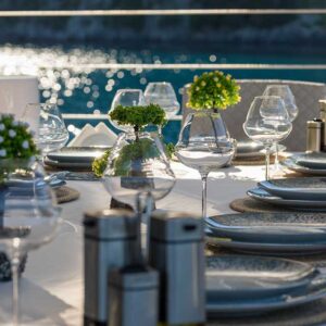 Motosailer Deluxe 5 Cabins – 10 Guests