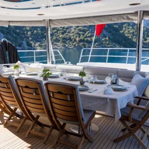 Motosailer Deluxe 5 Cabins – 10 Guests