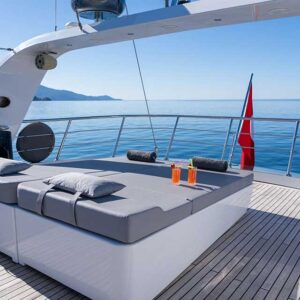 Motosailer Deluxe 5 Cabins – 10 Guests