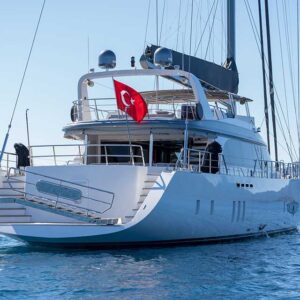 Motosailer Deluxe 5 Cabins – 10 Guests