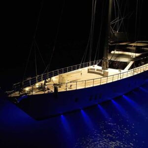 Motosailer Deluxe 5 Cabins – 10 Guests