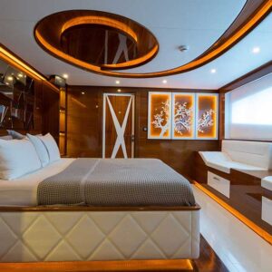 Motosailer Deluxe 5 Cabins – 10 Guests