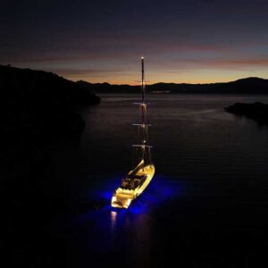 Motosailer Deluxe 5 Cabins – 10 Guests