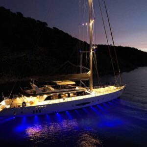 Motosailer Deluxe 5 Cabins – 10 Guests