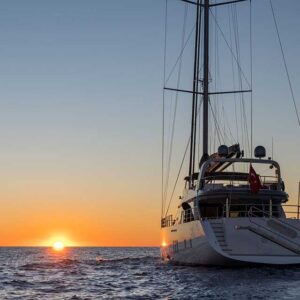 Motosailer Deluxe 5 Cabins – 10 Guests