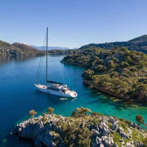 Motosailer Deluxe 5 Cabins – 10 Guests