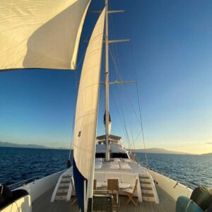 Motosailer Luxury 6 Cabins – 12 Guests