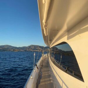 Motosailer Luxury 6 Cabins – 12 Guests