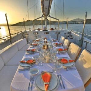 Motosailer Luxury 6 Cabins – 12 Guests