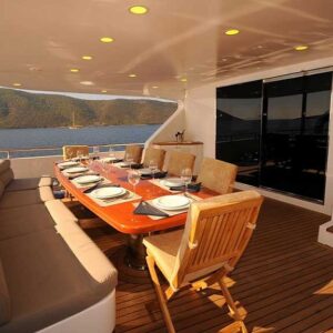 Motosailer Luxury 6 Cabins – 12 Guests