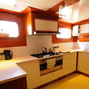 Motosailer Luxury 6 Cabins – 12 Guests