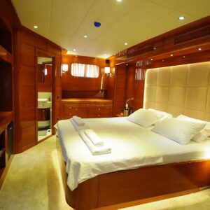 Motosailer Luxury 6 Cabins – 12 Guests