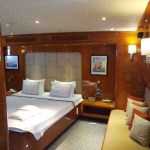 Motosailer Luxury 6 Cabins – 12 Guests