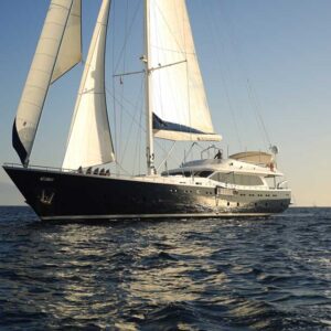 Motosailer Luxury 6 Cabins – 12 Guests