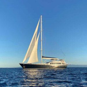 Motosailer Luxury 6 Cabins – 12 Guests