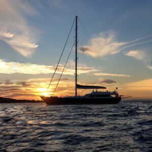 Motosailer Luxury 6 Cabins – 12 Guests