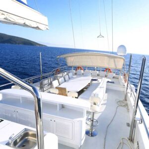 Motosailer Luxury 6 Cabins – 12 Guests
