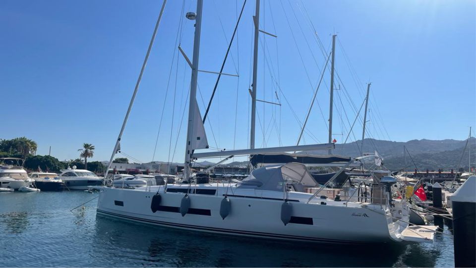 Sayina Bareboat 3 Cabins – 6 Guests